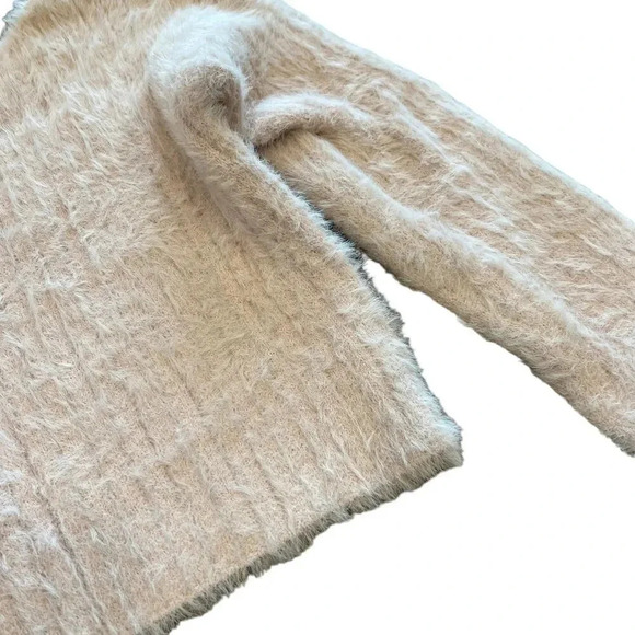 HYFVE Light Pink Fuzzy Crop Sweater L - Picture 2 of 4